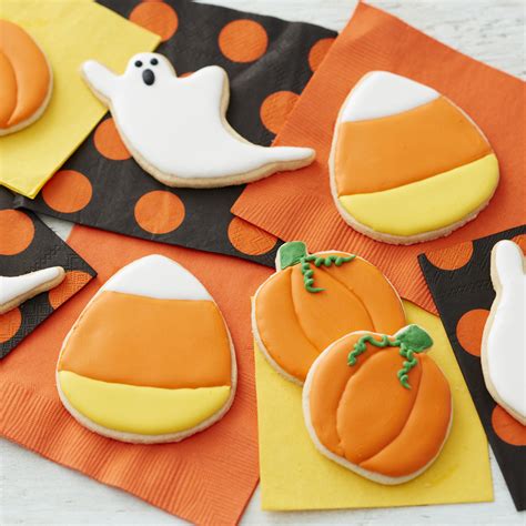 Wilton Halloween Metal Cookie Cutters, Set of 18 Halloween - BakeDeco.Com