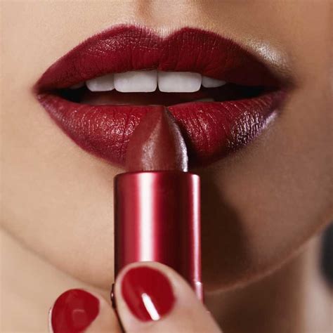 How to Wear Red Lipstick the Right Way - Pretty Designs