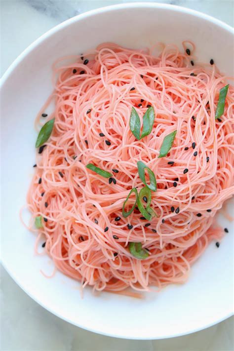 Vegan Pink Glass Noodles with Garlic Sauce - Labeless Nutrition