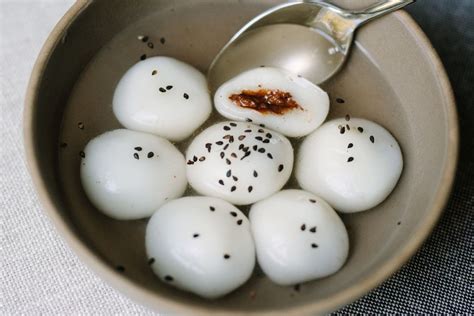 Recipe: Sweet Sticky Rice Balls in Soup (Yin-Yang Tong Yuan) | The Kitchn