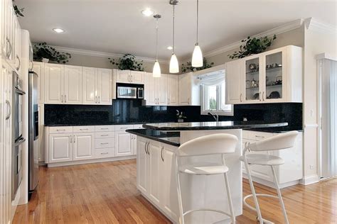 36 "Brand New" All White Kitchen Layouts & Designs (Photos)