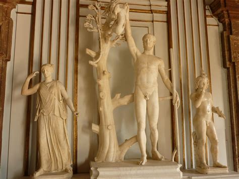 File:Roman statues museum Capitole.JPG - Wikimedia Commons