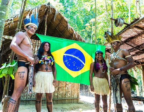 Native Brazilian Brazilian family in Amazon, Brazil — Stock Photo ...