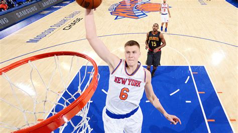 Video: Knicks’ Kristaps Porzingis with spin move, dunk - Sports Illustrated