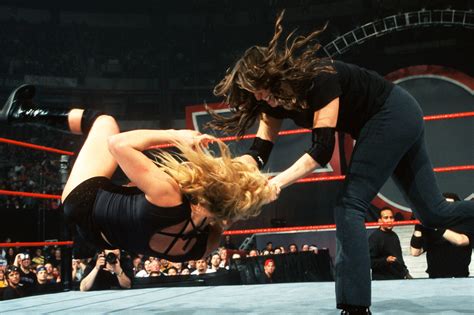 WWE Classic of the Week: Stephanie McMahon vs. Trish Stratus, No Way Out 2001 | Bleacher Report