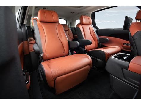 2024 Kia Carnival: 46 Interior Photos | U.S. News