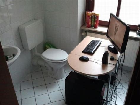 toilet-gaming-setup.jpg — Are.na