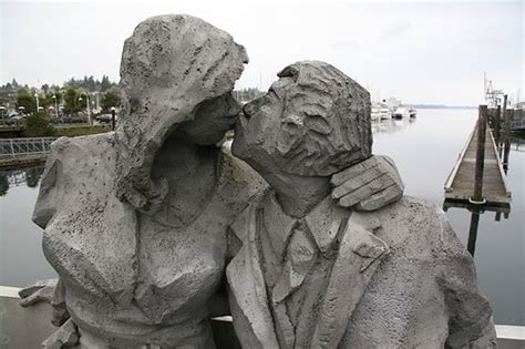 facts around us: Kiss sculpture Art | lovers kissing sculpture