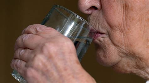 Dehydration: Symptoms of Dehydration | > - Guide - Breaking Latest News