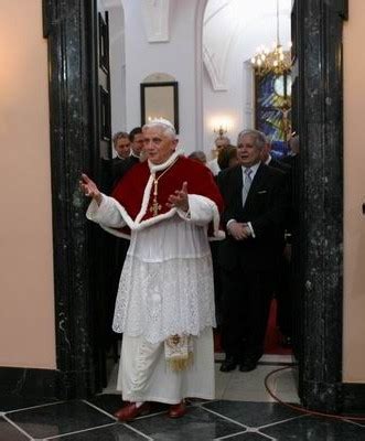 Papal shoes - Wikipedia