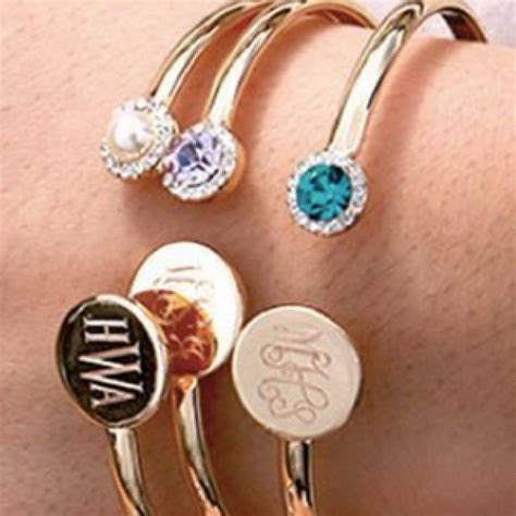 Personalized Jewelry Ideas for Her: Necklaces and Bracelets | JJ