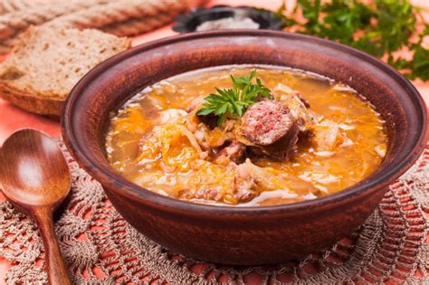 Ungarische Sauerkrautsuppe mit Knoblauchwurst | Recipe | Sauerkraut soup, Food, Hungarian recipes