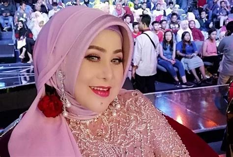 Dikabarkan Meninggal Dunia, Ini Tanggapan Putri Ratu Dangdut Elvy Sukaesih