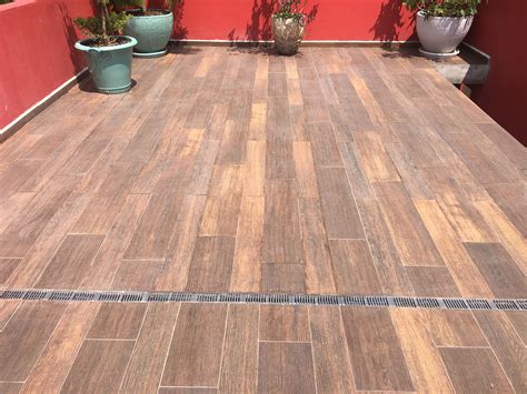 Sombra Chapoteo enlazar piso ceramico tipo madera exterior Disturbio Nylon Del Sur