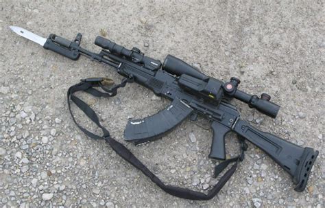 Defensa y Armas: Fuerzas armadas iraníes reciben nuevos fusiles de asalto AK-103 de Rusia