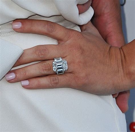 Kim Kardashian Engagement Ring Showing Off - News Update