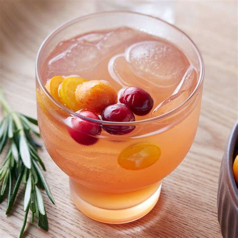 12 Easy Winter Cocktails Starring Your Favorite Seasonal Flavors