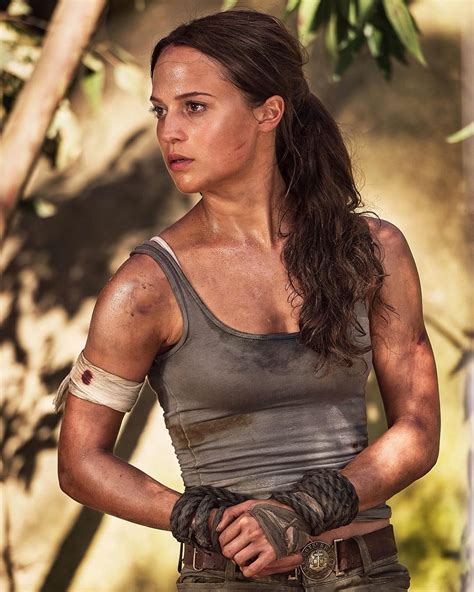 The Workout that Helped Alicia Vikander Build 12kg of Muscle for Lara ...