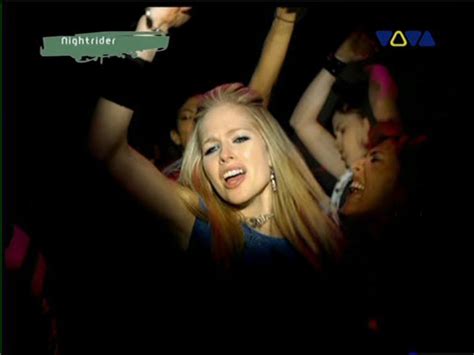 Music Video: Girlfriend - Avril Lavigne Image (1559110) - Fanpop