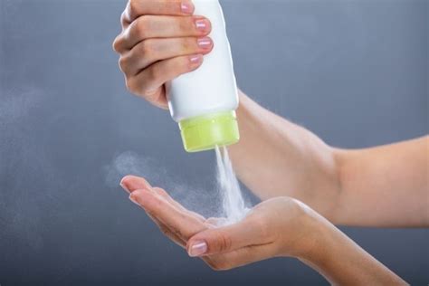 12 Best Talcum Powder Brands In India - The Product Guide