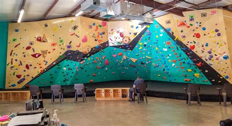 Pin by Rachel on Dream Home | Bouldering wall, Indoor bouldering wall, Rock climbing gym