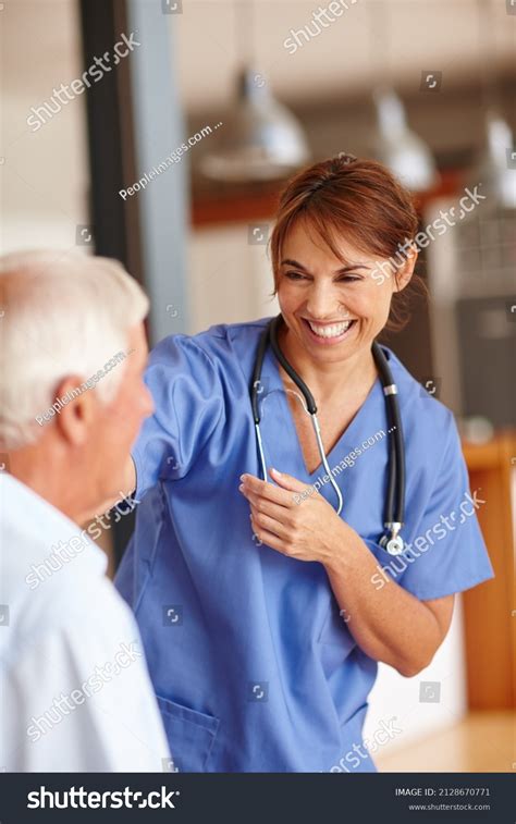 120,038 Smiling Nurse Patient Images, Stock Photos & Vectors | Shutterstock