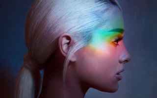 Ariana Grande è Christina Aguilera: ecco il video che sta facendo il ...