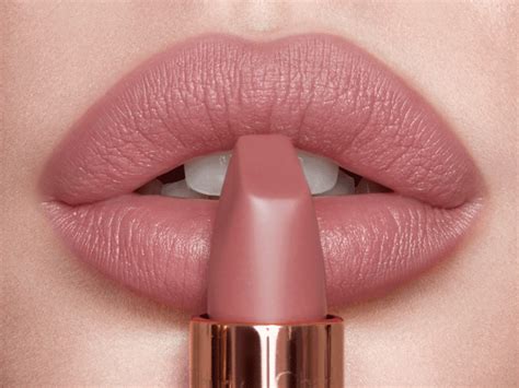 How To Make Your Lips Look Bigger Using Lipstick | Makeupview.co