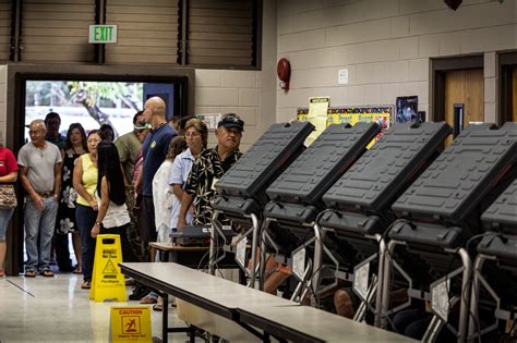 Voters Keonepoko Elementary School 8.15.14 - Honolulu Civil Beat