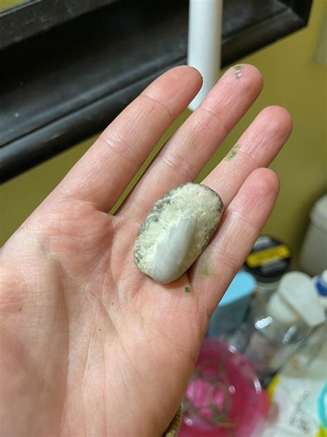 Is the quartz fused with something else? : r/whatsthisrock