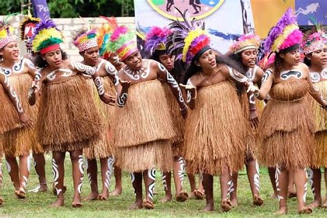 Keunikan Dan Nama Pakaian Adat Papua Barat Khas Indonesia Timur | Free ...