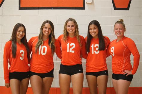 Wolves volleyball head coach considers herself lucky to have coached seniors – Daily Democrat