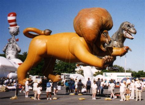 Realistic Lion Parade Balloon - Fabulous Inflatables, Animal Balloon Parade