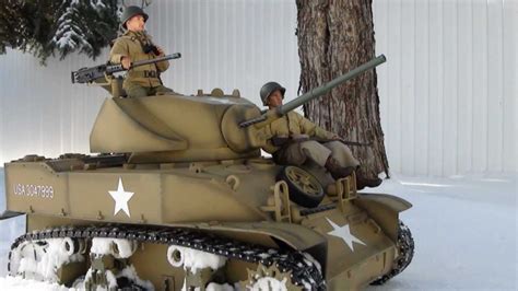 1/6 scale Stuart Tank in the snow "Remote control" . - YouTube