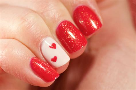 Simple Gel Valentine's Day Nail Art - May contain traces of polish