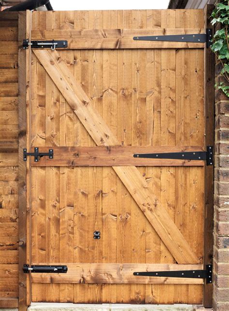 How to Build a Wooden Gate for Your Yard