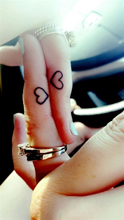 Best friend finger heart tattoo | Heart tattoo, Friend tattoos, Tattoos