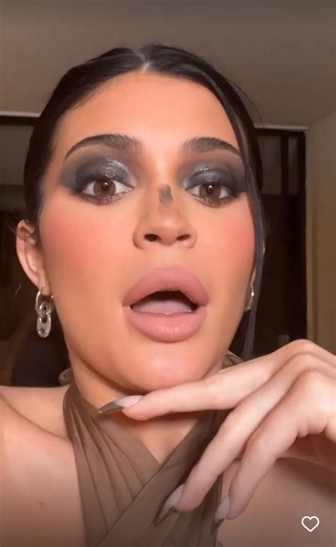 Kylie Jenner SNAPS at glam squad for 'f**king up' her smoky eye makeup ...