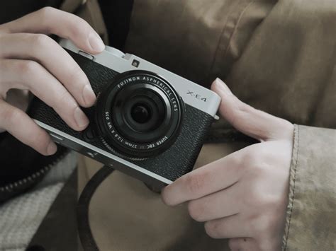 Fujifilm X-E4 Review: Big Things Come in Small Packages | Man of Many