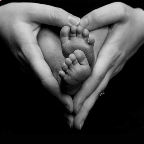 Mother's Day Mom Hand Holdt Baby Foot Love iPad Air Wallpapers Free Download