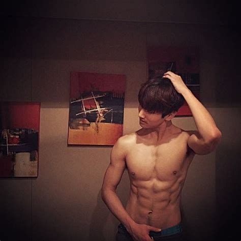 EXO-M's Xiumin shows off TVXQ's Changmin well-defined abs in latest ...