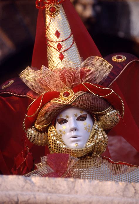Images Gratuites : femme, rouge, carnaval, Italie, Venise, Vêtements, jouet, poupée, art, robe ...