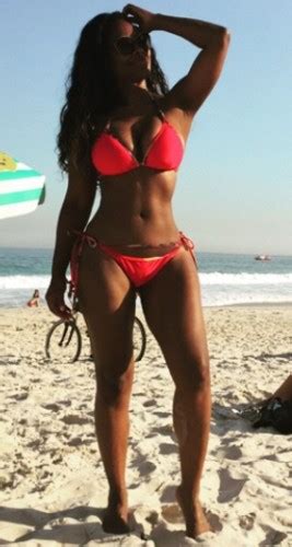 Take A Look At Kenya Moore Puts Her Hot 44yr Old Bikini Body On Display ...