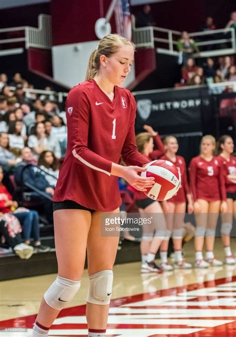 Stanford setter Jenna Gray (1) gets ready to serve the ball during the regular match between the ...