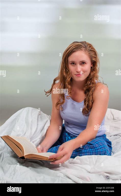 Woman Reading in Bed Stock Photo - Alamy