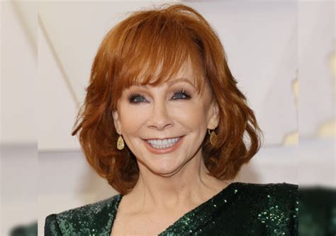 Reba McEntire Wig: Does She Wear One? Physical Appearance