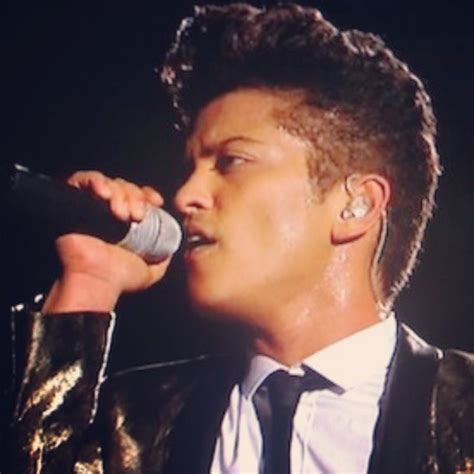 Bruno Mars rocked his signature pompadour while putting on an amazing performance at MetLife ...