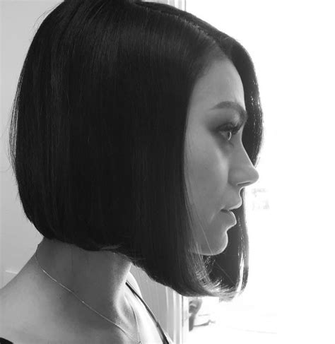 Mila Kunis Got Her Shortest Haircut Ever And We’re Obsessed | Trendy hair color, Short hair ...