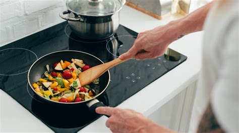 Why You Shouldn't Use High Heat With Nonstick Frying Pans