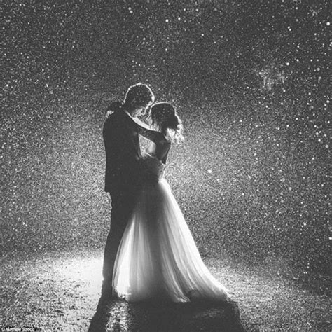 Cute Romantic Couples Black And White Photography In Rain | Great Inspire